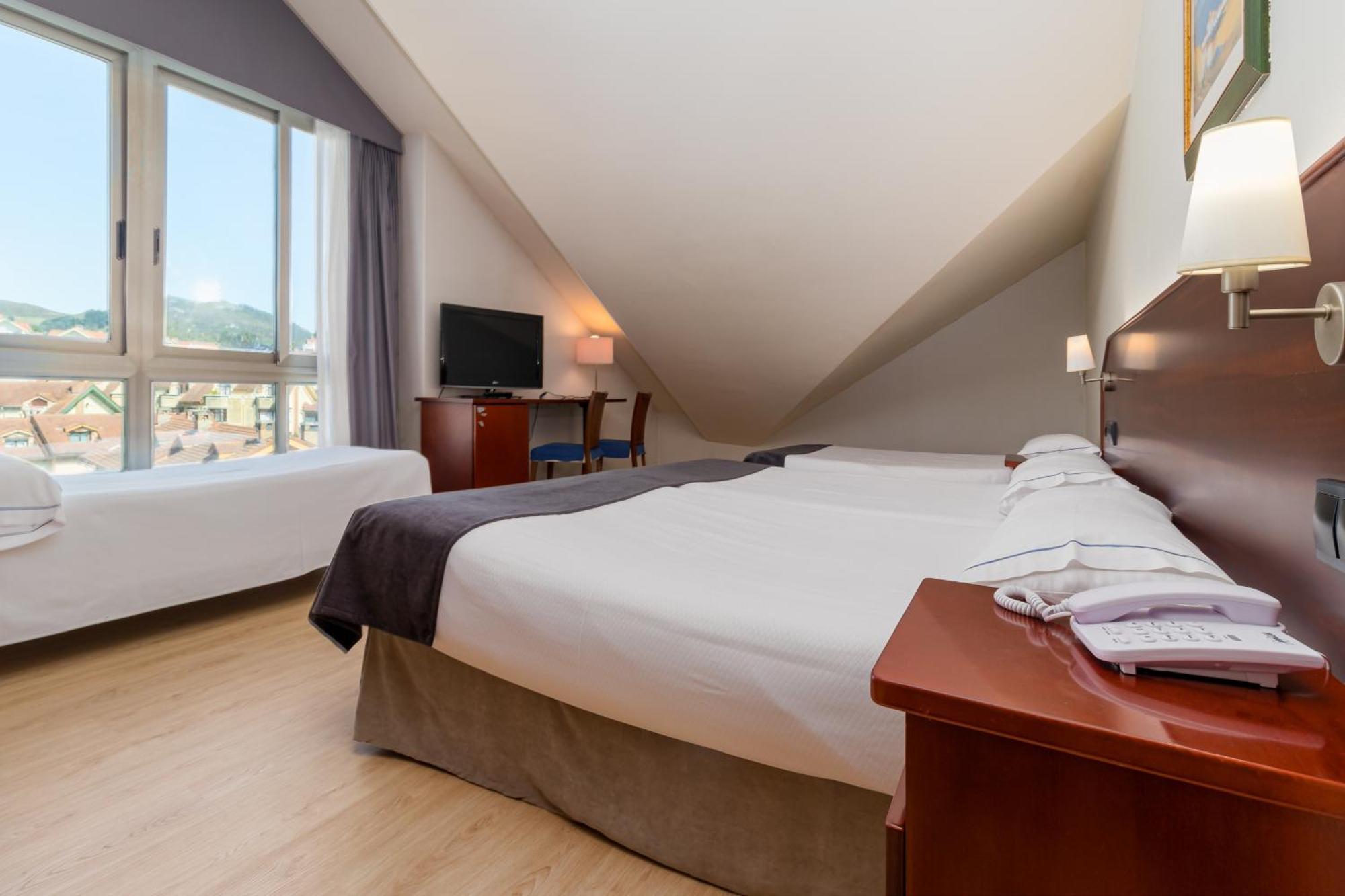 Hotel Milagros Golf Mogro Exteriör bild