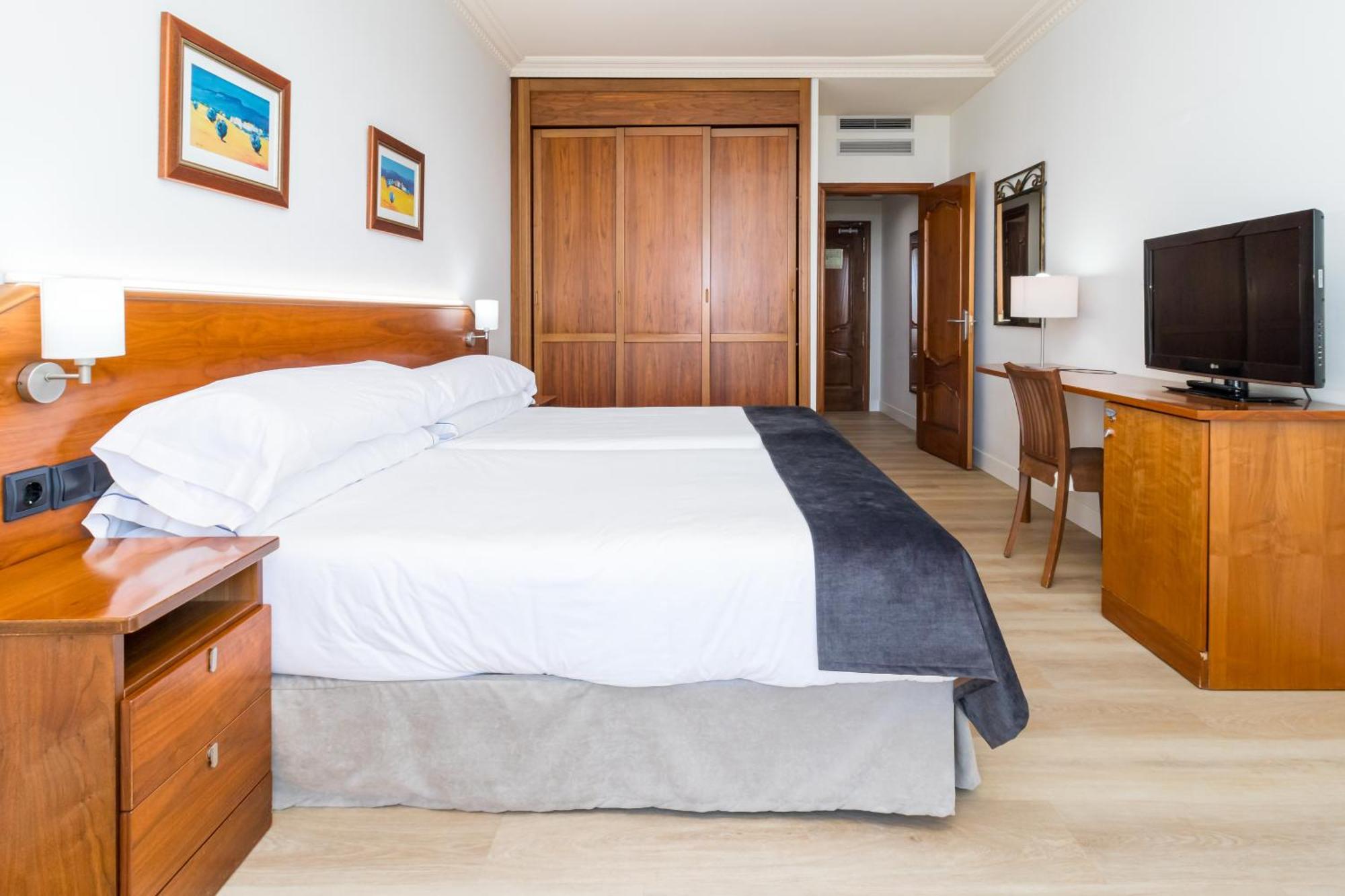 Hotel Milagros Golf Mogro Exteriör bild